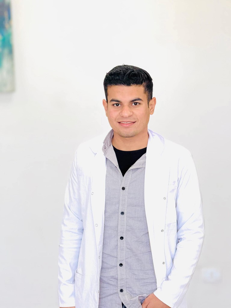 د. أحمد بهجات شفيق — طبيب أسنان